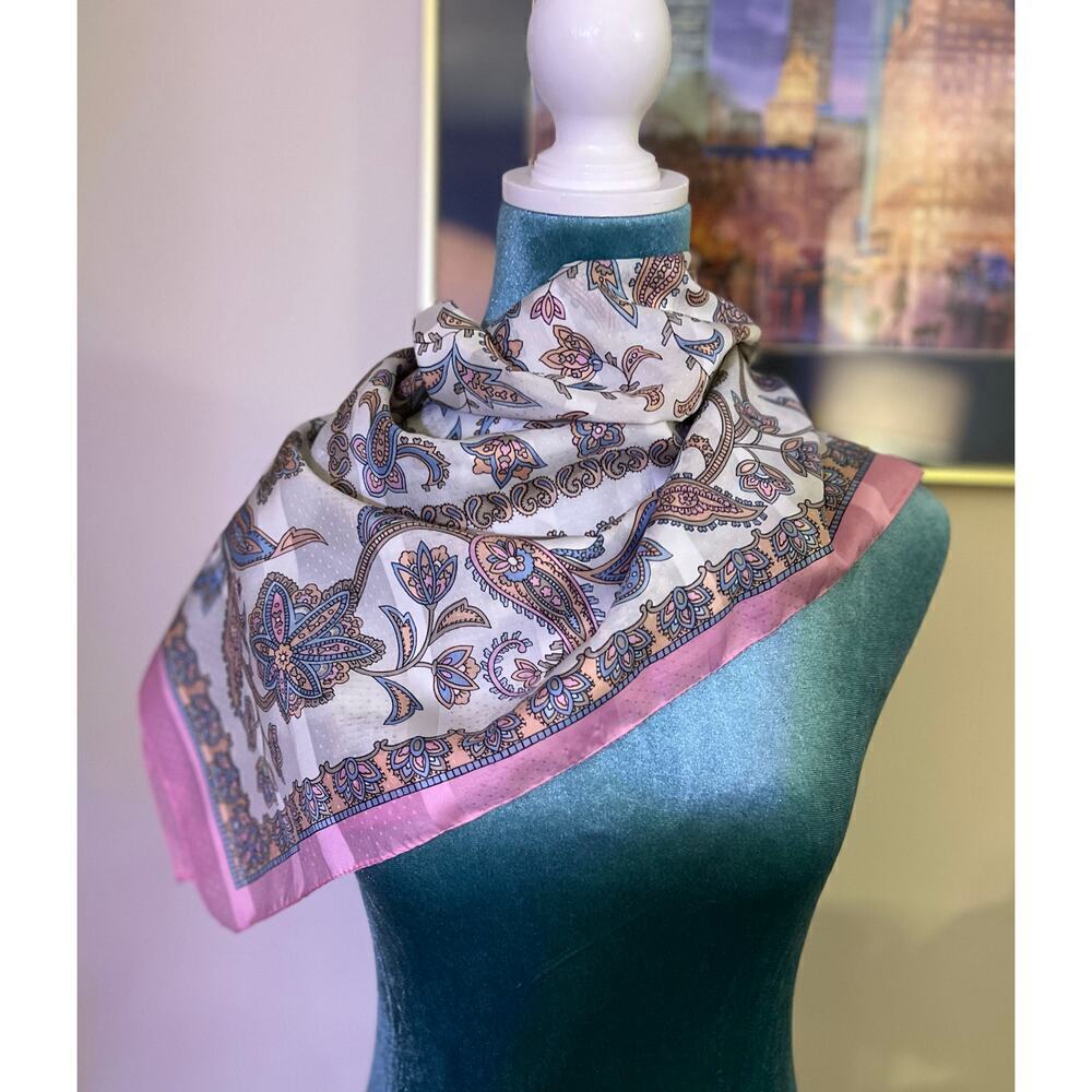 Vintage scarf by Tres Elli made in Italy 
￼